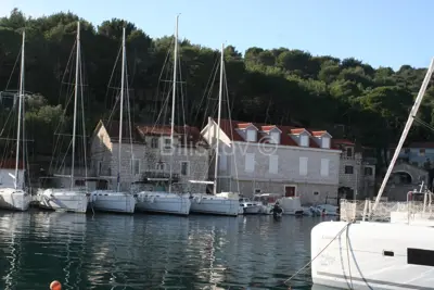 Poslovni prostor 140 m², Rogač uz more, tik uz obalu