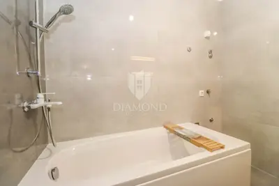 Stan, Šišan, 1. kat duplex kuće, 3 spavaće sobe - 4