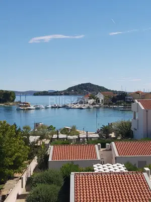 Ugljan, Preko, samostojeća kuća, odlična lokacija