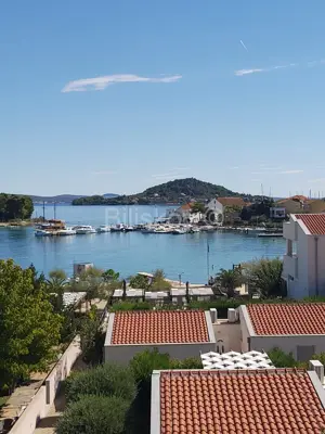 Ugljan, Preko, samostojeća kuća, odlična lokacija