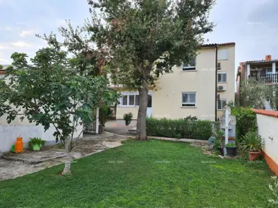 Kuća, Ližnjan, dvije stambene jedinice i dvorišna kućica