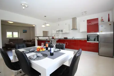 Kuća 280 m², Labin - obnovljena 2016. - 8