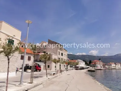 Wohnung 70 m², Kaštela - erste Reihe zum Meer