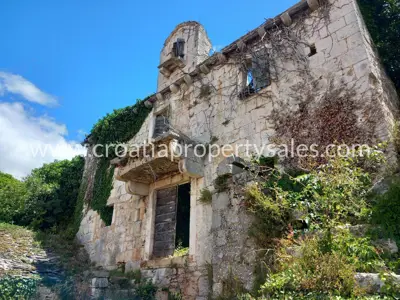 House 122 m², island of Brač - partial sea view