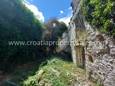 House 122 m², island of Brač - partial sea view - 5