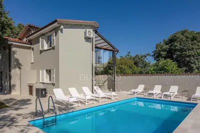 Kuća 165 m², Brtonigla - luksuzna kuća s bazenom