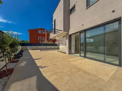Dvojna kuća 110 m², Umag - bazen i terasa - 14