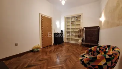 Zagreb, Centar trosoban p.p-ured 83 m², visoko prizemlje - 6