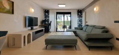 Stan 95 m², Novigrad - centar, 2 terase i vrt