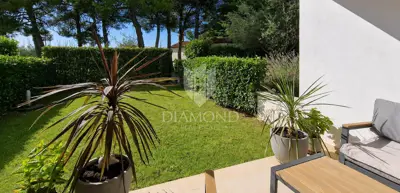Stan 95 m², Novigrad - centar, 2 terase i vrt - 2