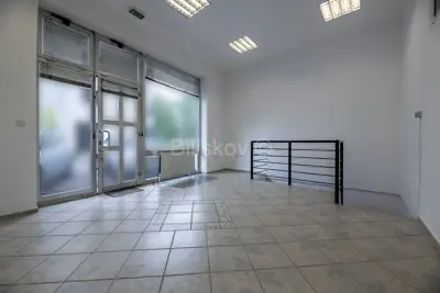 Lokal 92 m², Knežija, Nähe von Vjesnik und der Straßenbahn