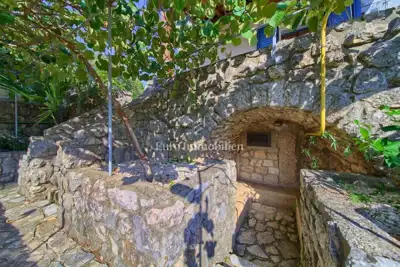 Vrbnik, Steinvilla 260 m² mit Pool und Garten 700 m² - 8