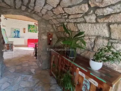 Vrbnik, Steinvilla 260 m² mit Pool und Garten 700 m² - 12