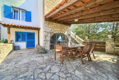 Vrbnik, Steinvilla 260 m² mit Pool und Garten 700 m² - 2