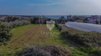 Umag, surrounding area, plot in an excellent location!