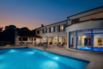 Vila 1.000 m², Zablaće kraj Šibenika, prvi red do mora - 12