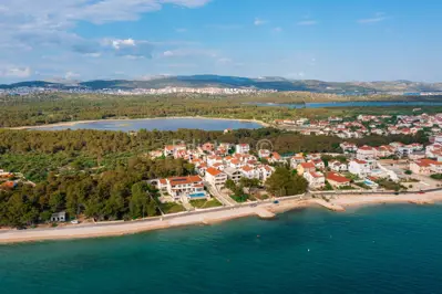 Vila 1.000 m², Zablaće kraj Šibenika, prvi red do mora - 5