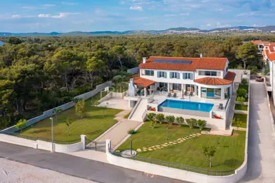 Vila 1.000 m², Zablaće kraj Šibenika, prvi red do mora - 3