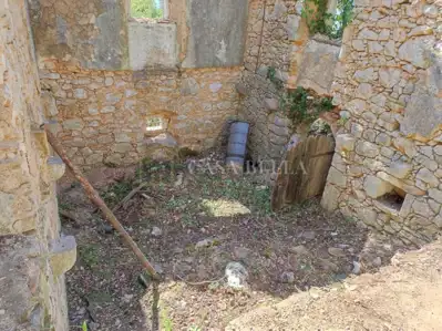 Hreljin, ruined house with agricultural land 1,650 m² - 3