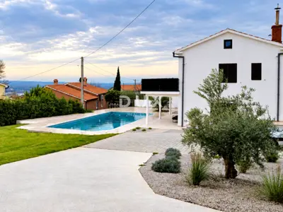 Kuća 188 m², Poreč - bazen i dvije stambene jedinice