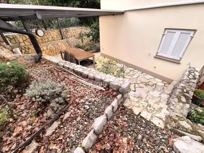 Apartman 62 m², Malinska - 2 spavaće sobe i loggia - 2