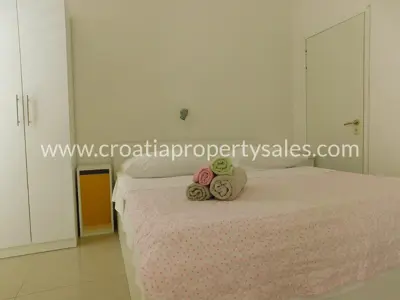 Kuća u Primoštenu, 50 m od mora i plaže, tri apartmana - 6