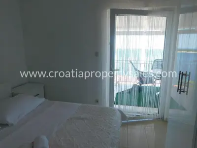 Kuća u Primoštenu, 50 m od mora i plaže, tri apartmana - 3