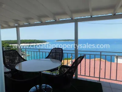 House in Primošten, 50 m from the sea and beach, three apartments