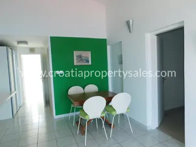 Kuća u Primoštenu, 50 m od mora i plaže, tri apartmana - 7