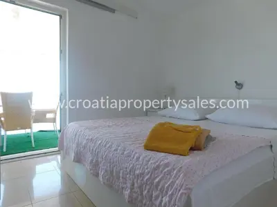 Kuća u Primoštenu, 50 m od mora i plaže, tri apartmana - 5