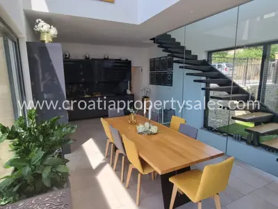 Kuća, Trogir, 240 m², 2 400 000 € - 10