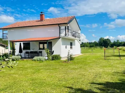 House 160 m², Pula Šijana - two-story house with terrace and garage