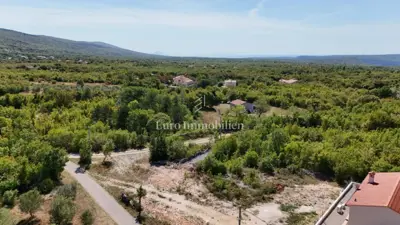 Građevinsko zemljište 824 m², Labin - mirna lokacija blizu mora