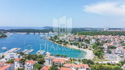 Pula Umgebung, Haus mit wunderschönem Hof und Meerblick - 2