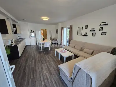 Apartman 55 m², Uvala Soline - prizemlje, bazen i okućnica - 3