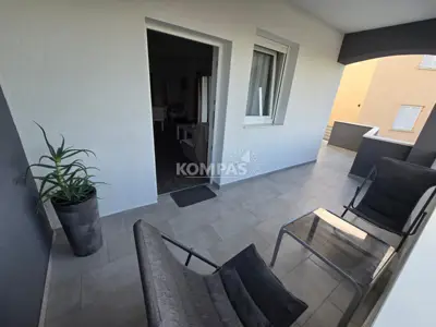 Apartman 55 m², Uvala Soline - prizemlje, bazen i okućnica - 7