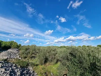 Vodice, zemljište poslovne namjene 1521 m², prodaja - 2
