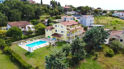 Haus 510 m², Poreč - 6 Apartments und Pool