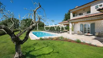 Villa 372 m², Ladići near Kanfanar - pool and terrace - 2