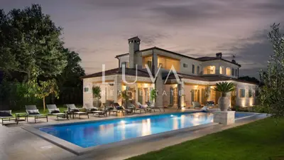 Villa 372 m², Ladići bei Kanfanar - Pool und Terrasse
