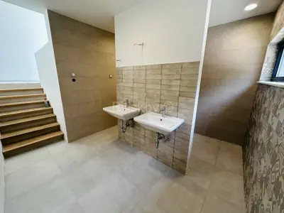 Verkauf, Vodice, neu erbautes Doppelhaus, 2 Etagen, Garten, Pool - 14