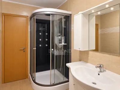House 300 m², Buje - center and quiet location - 11