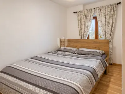 House 300 m², Buje - center and quiet location - 12