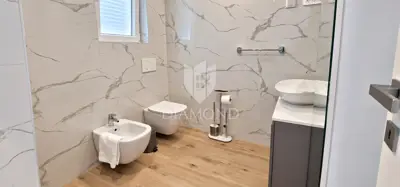 Kuća 77 m², Poreč okolica - dvije etaže, dvorište - 7