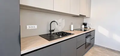 Kuća 77 m², Poreč okolica - dvije etaže, dvorište - 8
