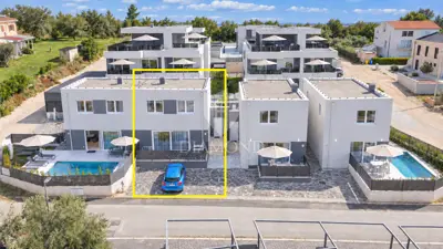 Kuća 77 m², Poreč okolica - dvije etaže, dvorište - 11