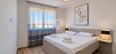 Kuća 77 m², Poreč okolica - dvije etaže, dvorište - 9