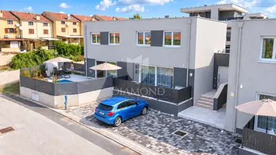 Kuća 77 m², Poreč okolica - dvije etaže, dvorište - 12