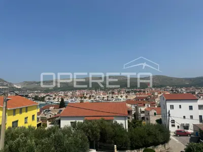 Haus 91 m², Trogir - Meerblick und Kamerlengo
