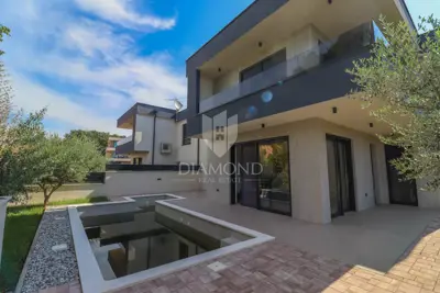 Semi-detached house, Medulin - pool and landscaped yard